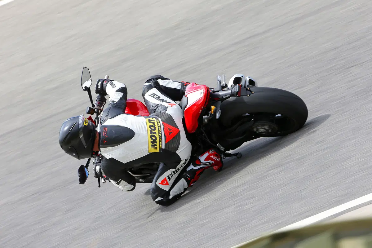  Ducati Monster 1200 R (17)