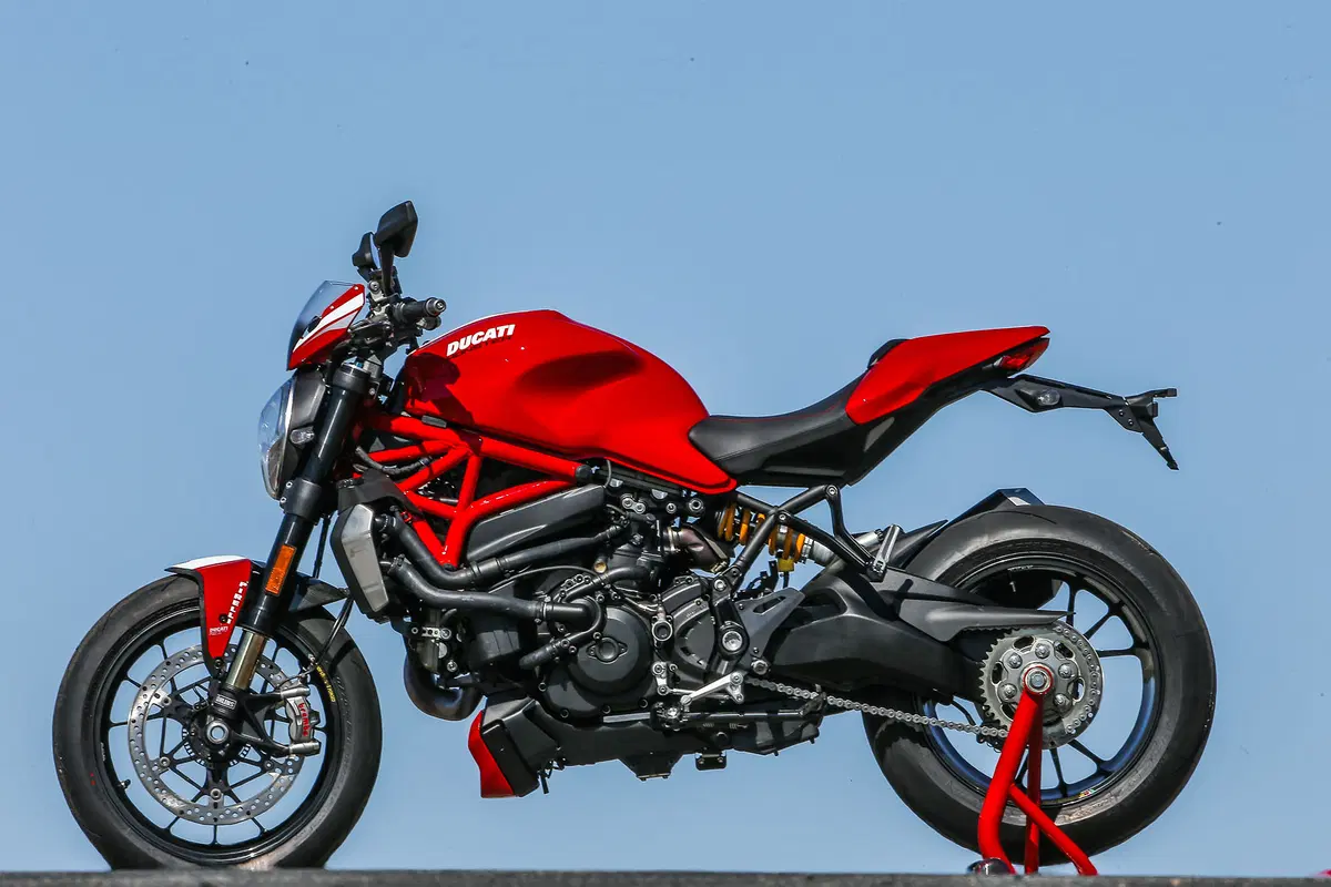  Ducati Monster 1200 R (19)
