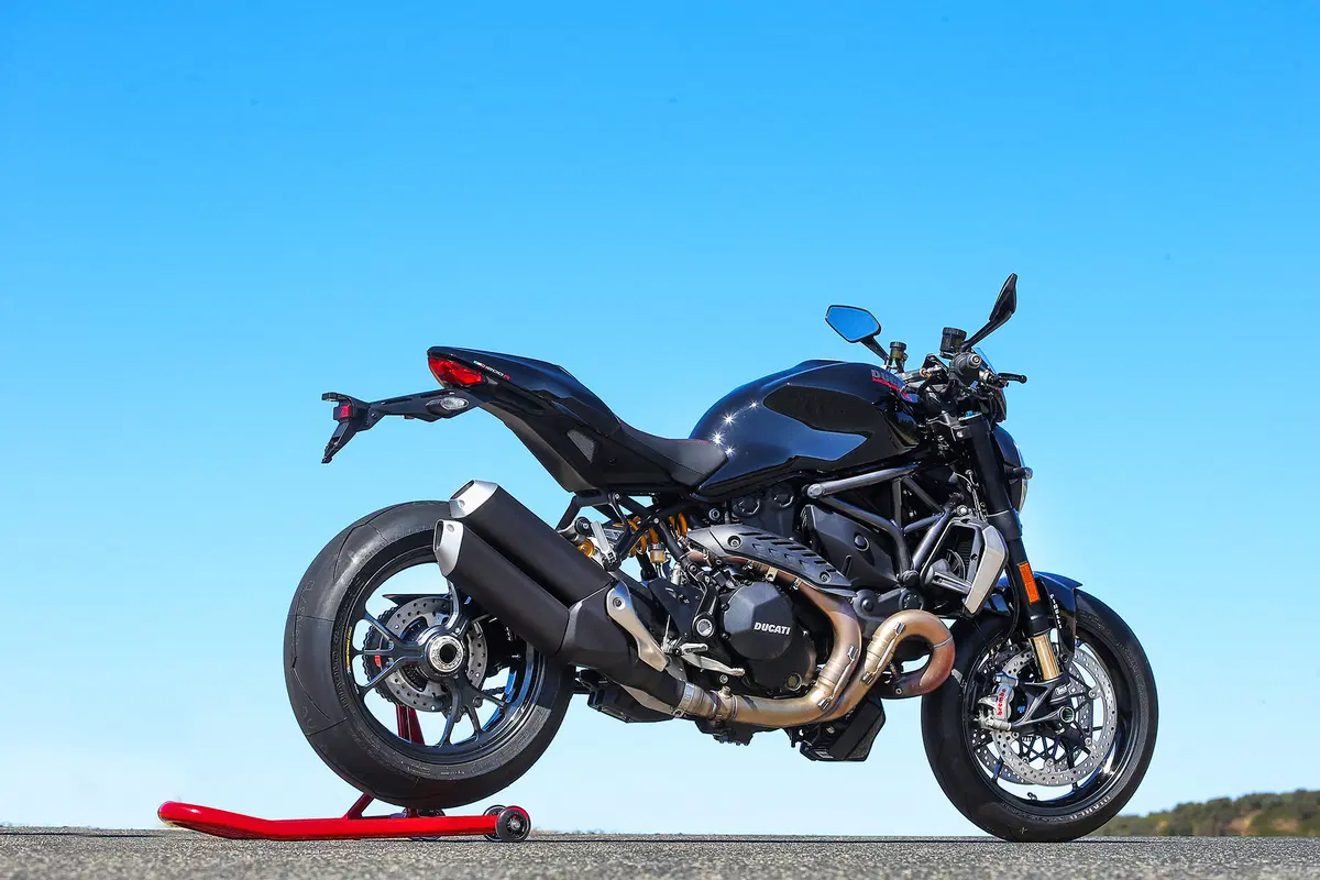  Ducati Monster 1200 R (23)