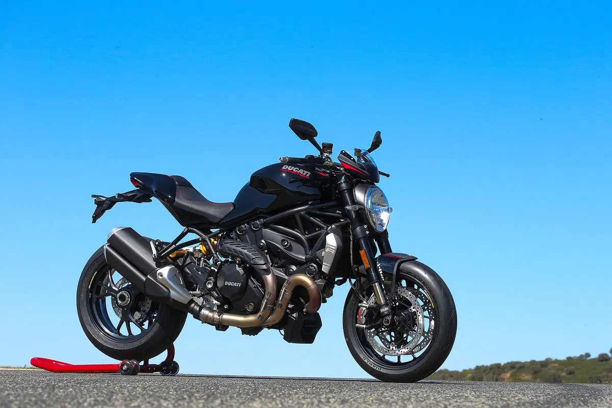  Ducati Monster 1200 R (22)
