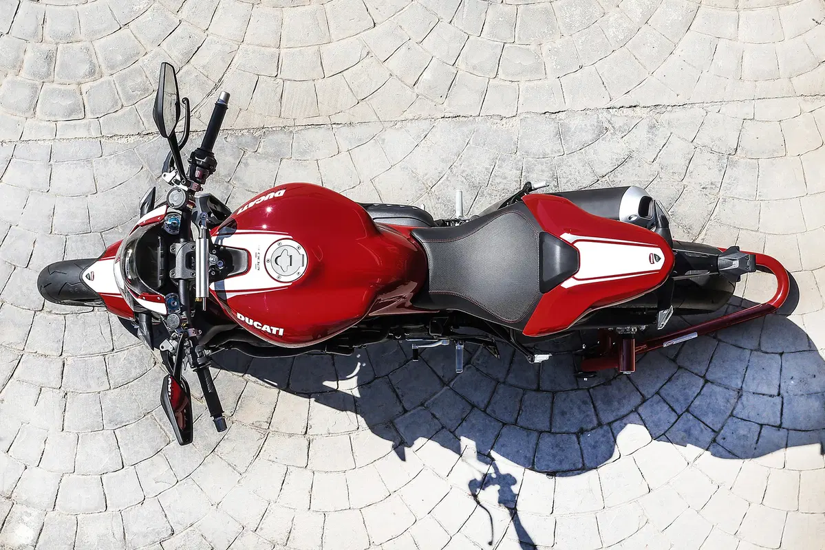  Ducati Monster 1200 R (28)