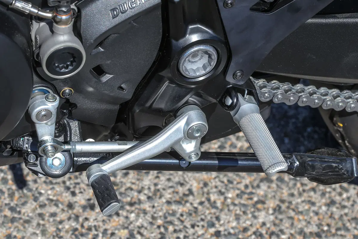  Ducati Monster 1200 R (34)