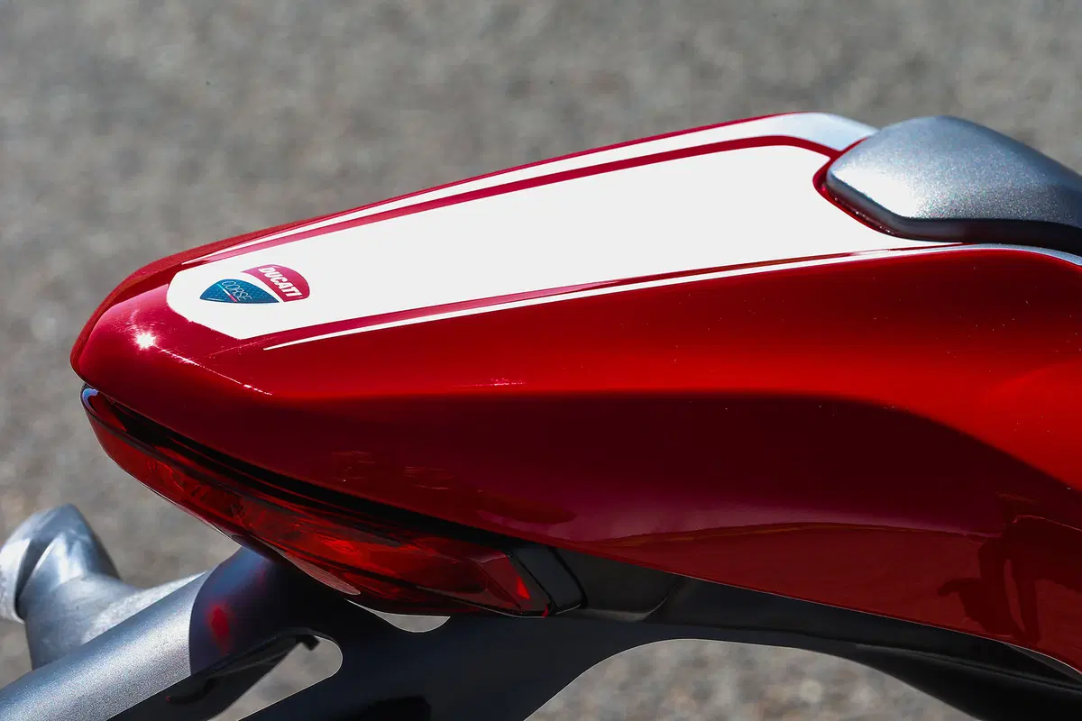  Ducati Monster 1200 R (36)