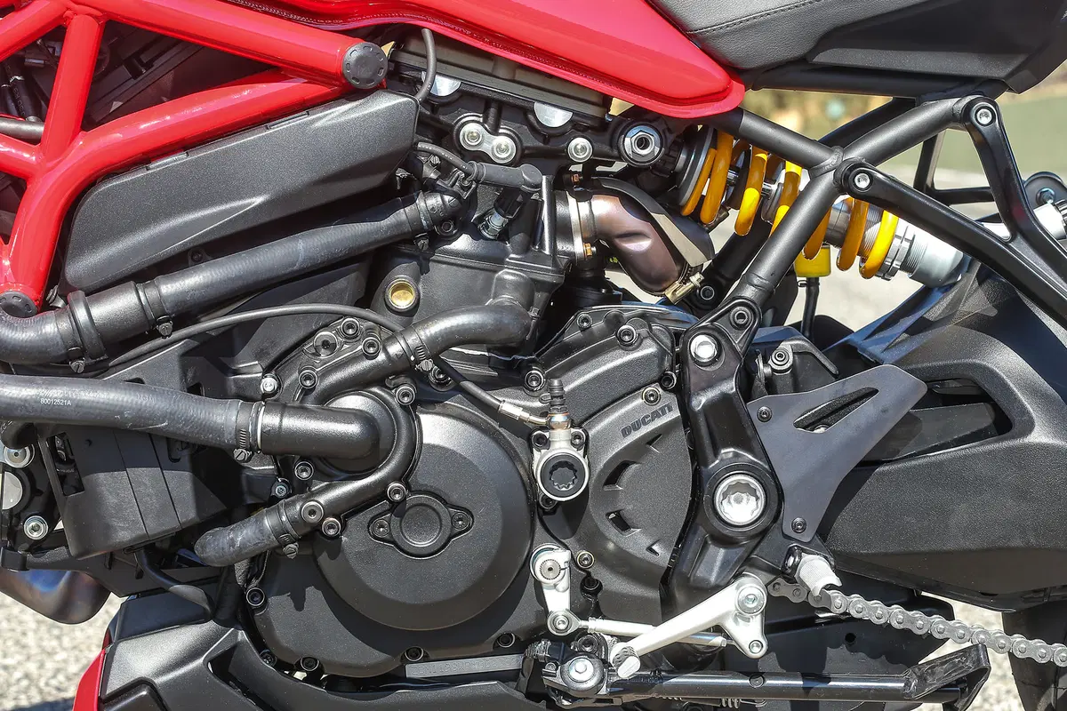  Ducati Monster 1200 R (37)