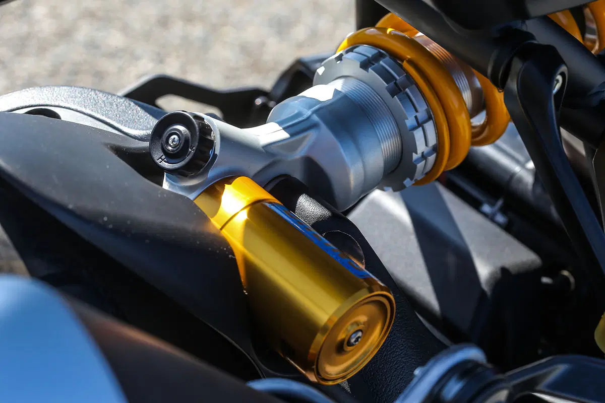  Ducati Monster 1200 R (38)