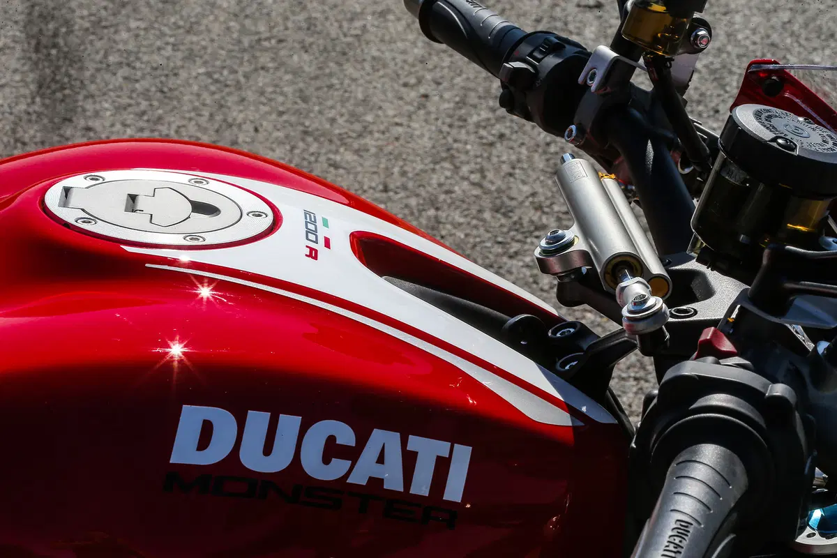  Ducati Monster 1200 R (41)