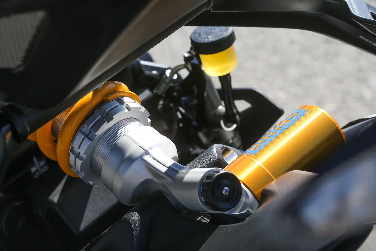  Ducati Monster 1200 R (43)