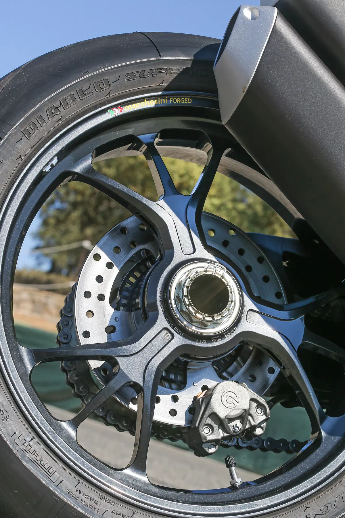  Ducati Monster 1200 R (50)