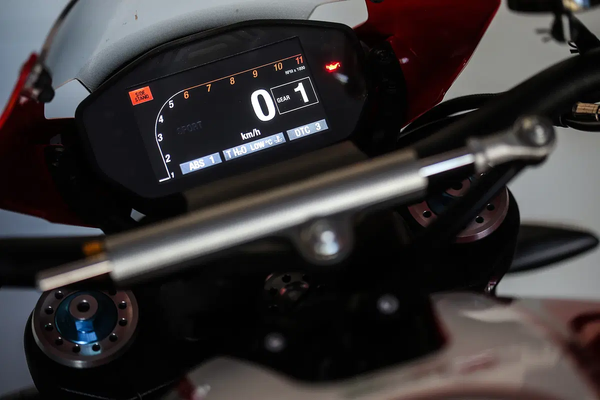 Ducati Monster 1200 R (2)