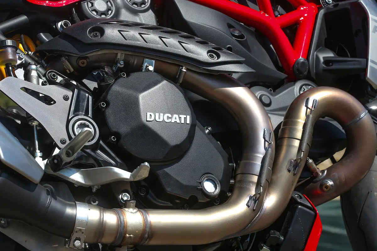  Ducati Monster 1200 R (3)