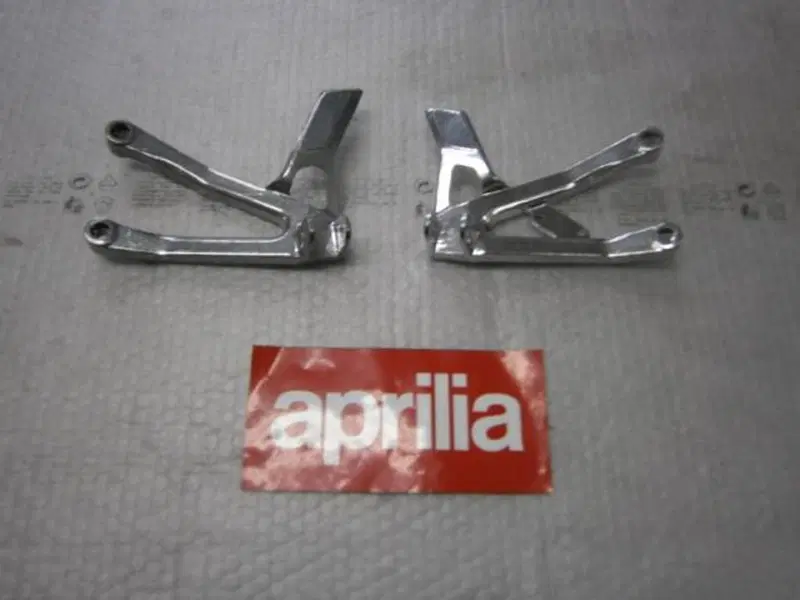 COPPIA SUPPORTI PEDANE Aprilia AF1 125 1988/90
