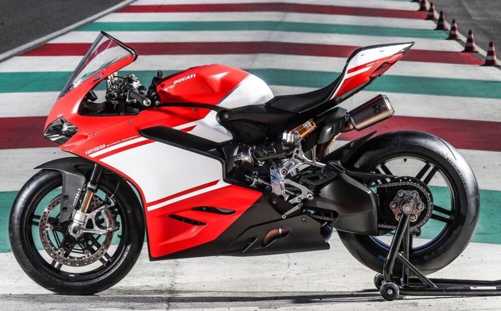 La Ducati 1299 Superleggera, presentata a fine 2016, che ha elevato i limiti di potenza (215 cv) e leggerezza (156 kg)