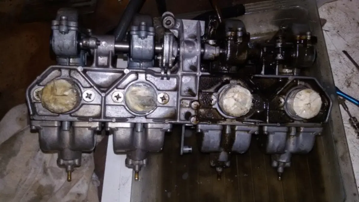 Restaurando fai da te: Kawasaki Z400 J 1981 (5)