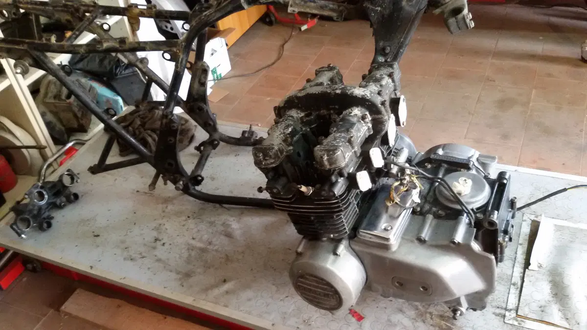 Restaurando fai da te: Kawasaki Z400 J 1981 (6)