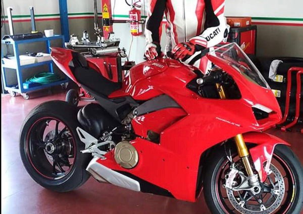 Ducati Panigale V4: una foto rubata la svela