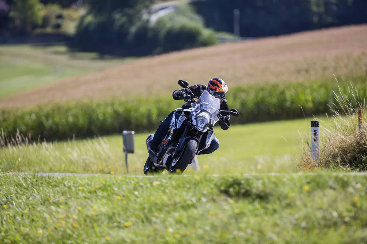 KTM 1290 Super Duke GT 2016: prova esclusiva (2)