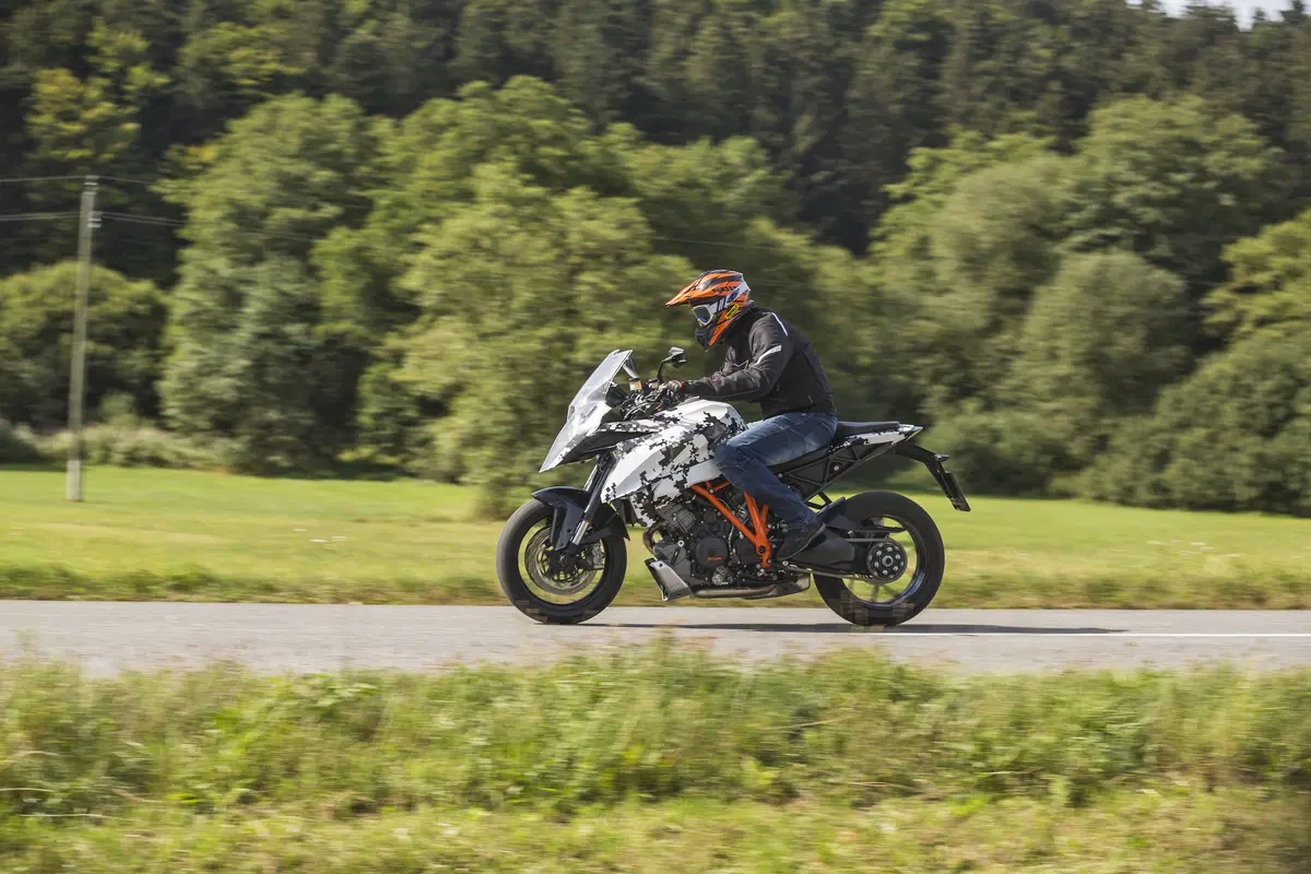 KTM 1290 Super Duke GT 2016: prova esclusiva (3)
