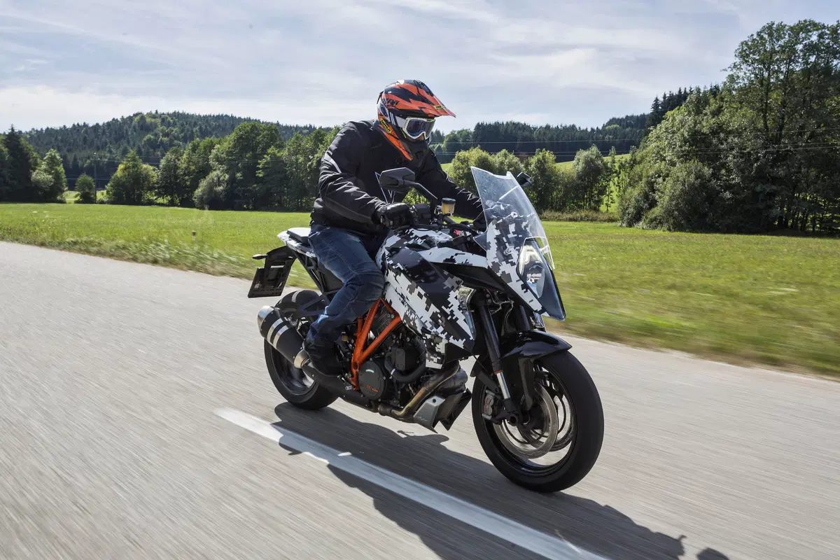 KTM 1290 Super Duke GT 2016: prova esclusiva (4)