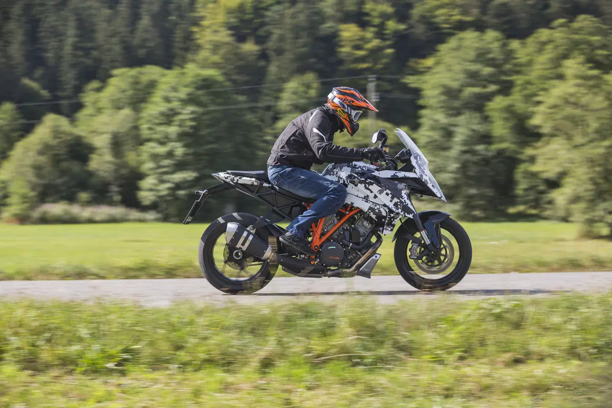 KTM 1290 Super Duke GT 2016: prova esclusiva (5)