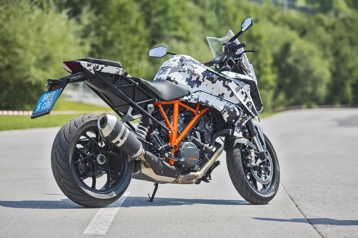 KTM 1290 Super Duke GT 2016: prova esclusiva (8)
