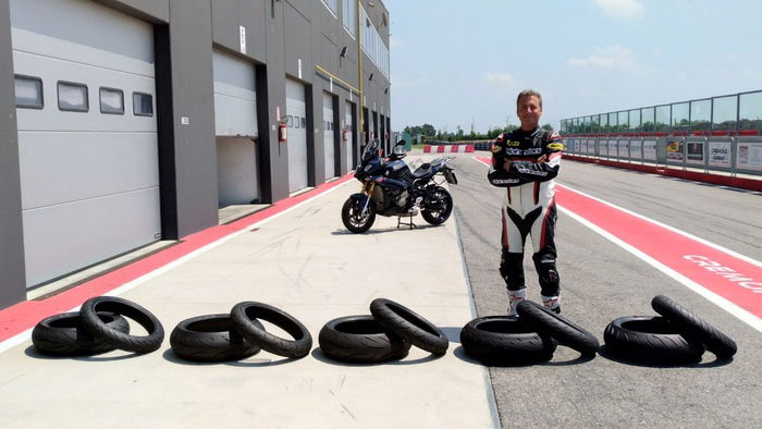 Il nostro Francesco con le gomme torturate al termine del test a Cremona