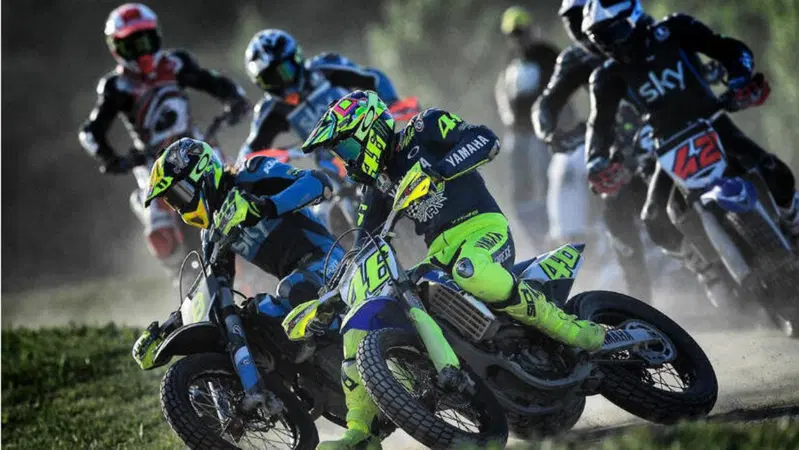 Che ne pensi dell'infortunio di Rossi e dell'allenamento dei piloti?