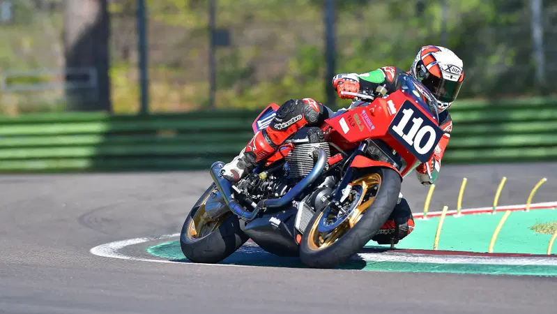 Moto Guzzi e i Guareschi trionfano nell'Endurance di Imola