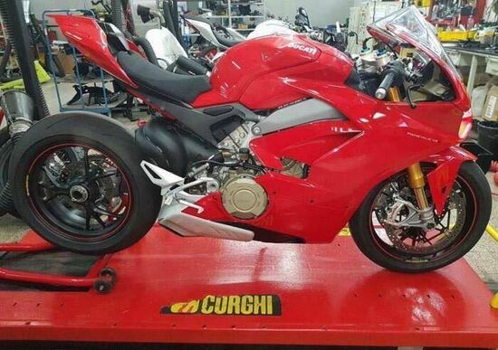 Ducati Panigale V4: ancora foto rubate