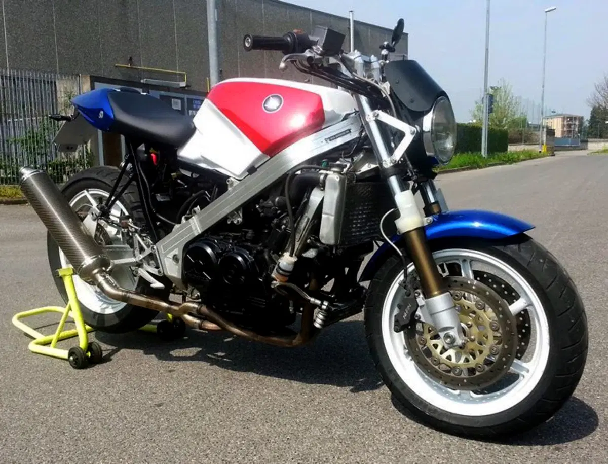 Le Strane di Moto.it: VFR 750F naked (2)