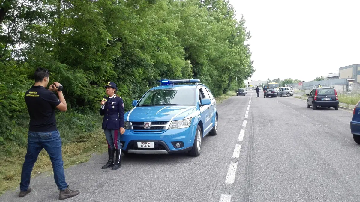 Polizia Stradale in azione: come trasportare il cane in auto (4)