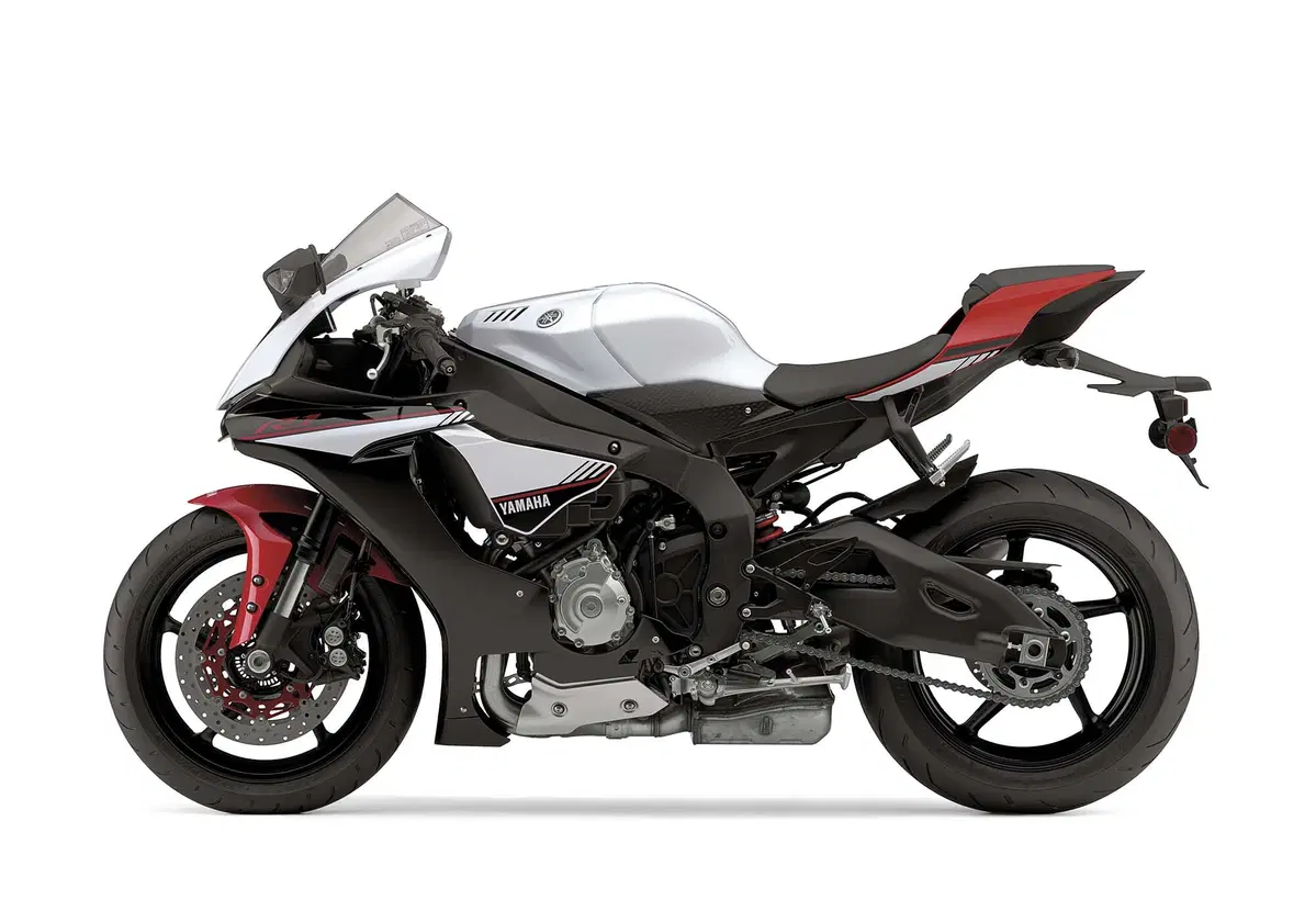 Yamaha YZF-R1 S 2016, nuova versione economica (4)