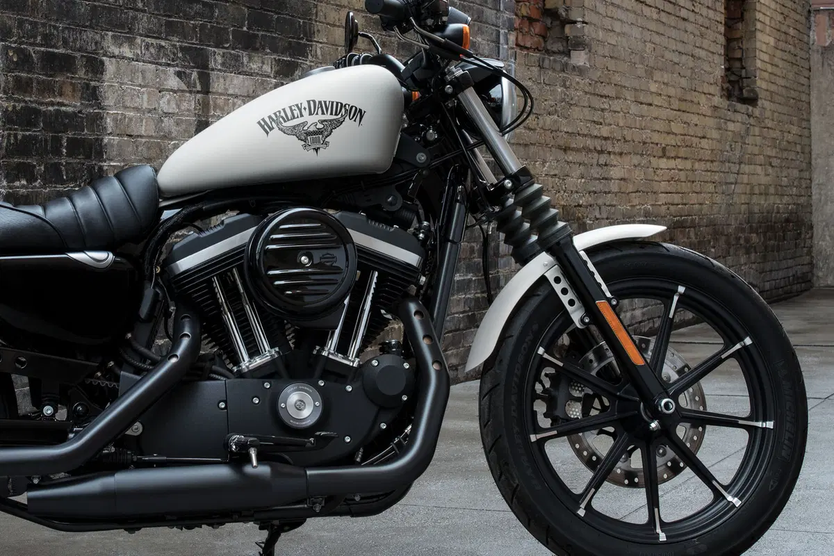 Harley-Davidson Sportster 883 Iron (2017 - 20) - XL 883N (20)