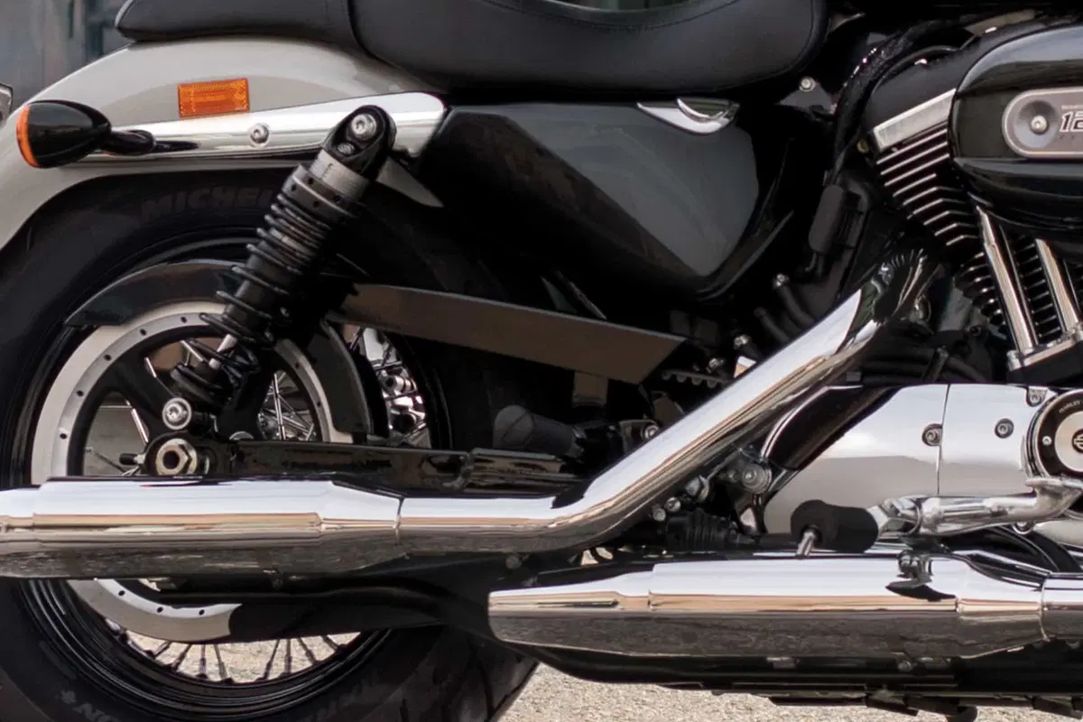 Harley-Davidson Sportster 1200 Custom (2018 - 20) - XL1200C (12)