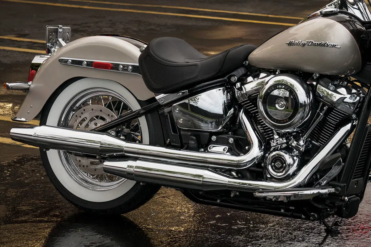 Harley-Davidson Softail 107 Deluxe (2018 - 20) - FLDE (2)