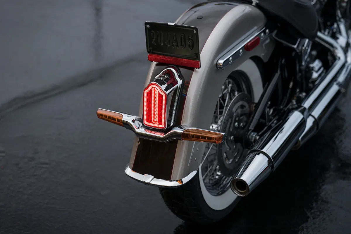 Harley-Davidson Softail 107 Deluxe (2018 - 20) - FLDE (3)