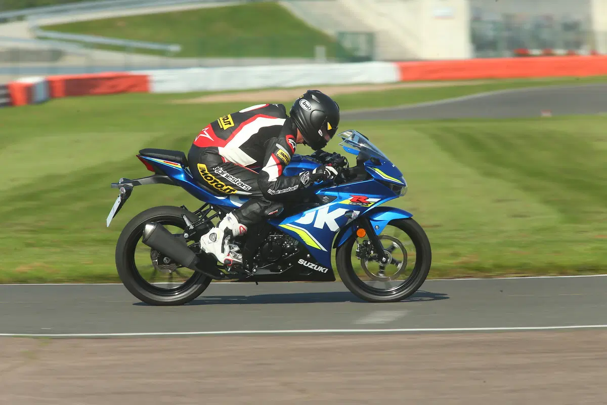 Suzuki GSX-R 125 e GSX-S 125 (3)