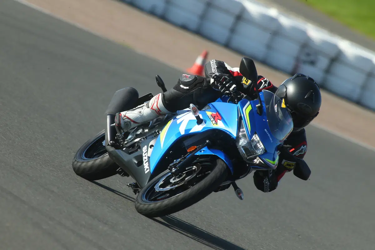 Suzuki GSX-R 125 e GSX-S 125 (7)