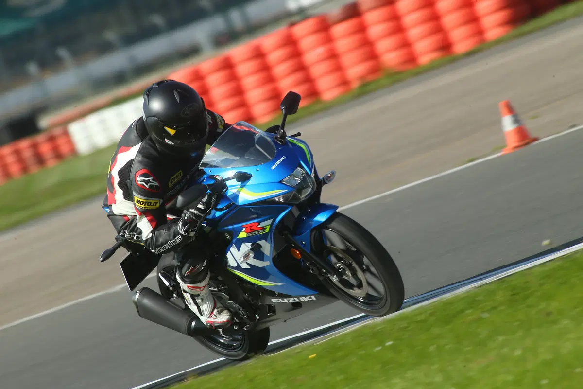 Suzuki GSX-R 125 e GSX-S 125 (8)