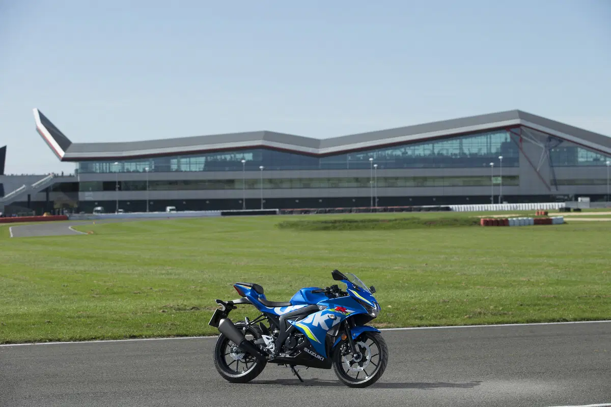 Suzuki GSX-R 125 e GSX-S 125 (21)