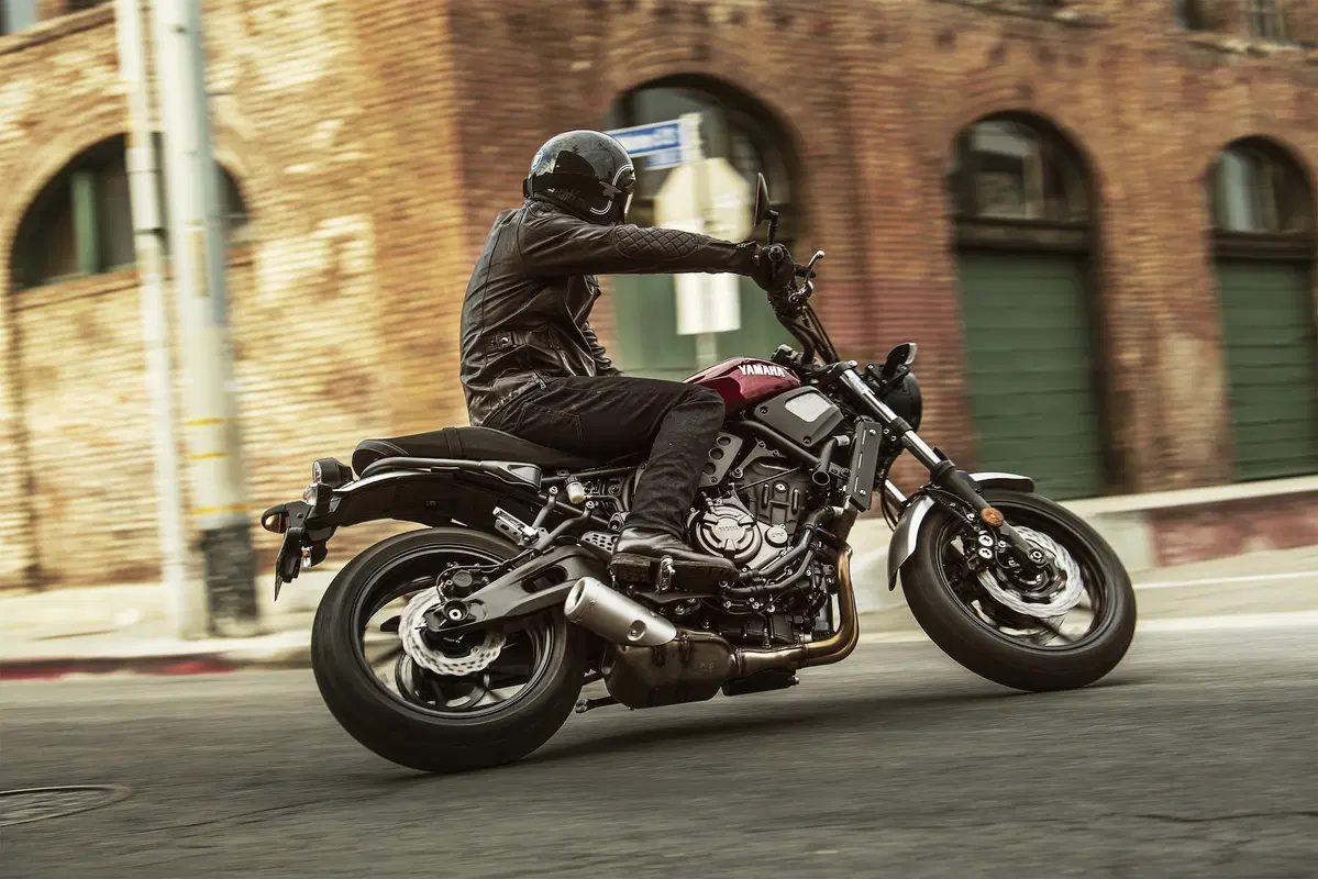 Yamaha XSR 700 e XSR 900 2018: nuove colorazioni (3)