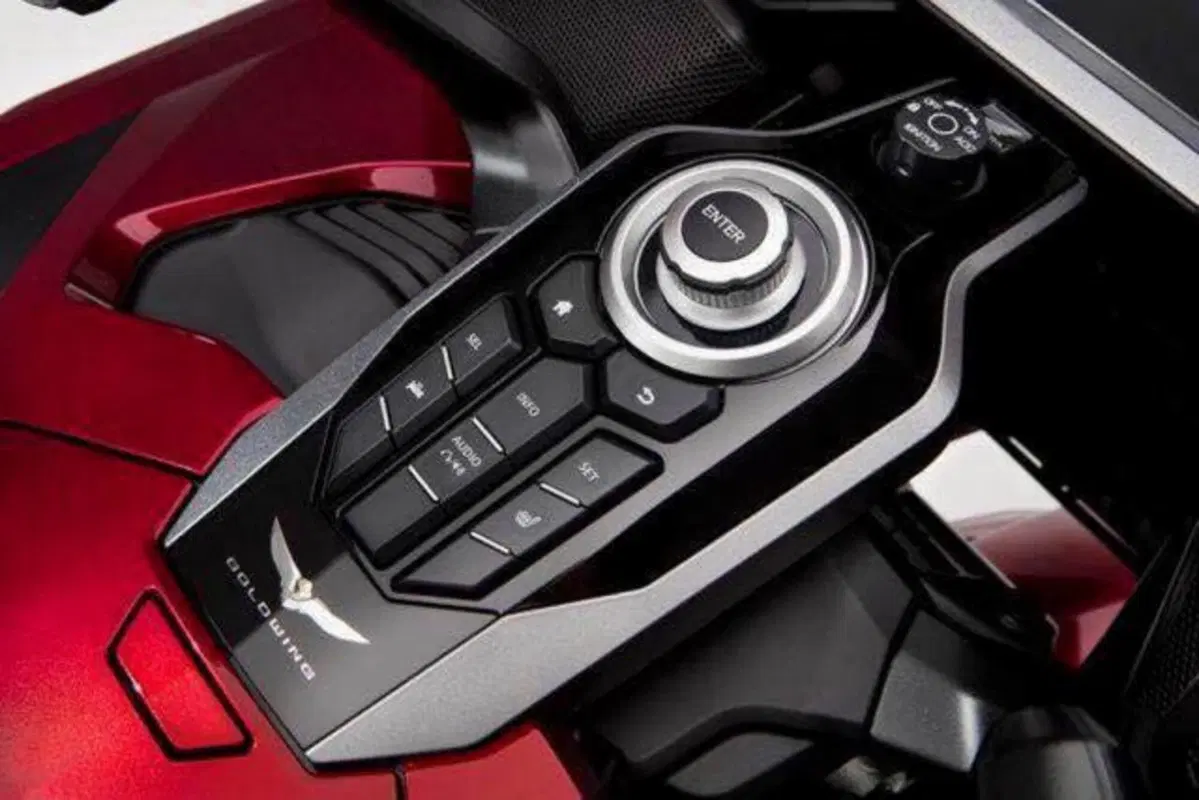 Nuova Honda Gold Wing 2018. Prime foto (9)