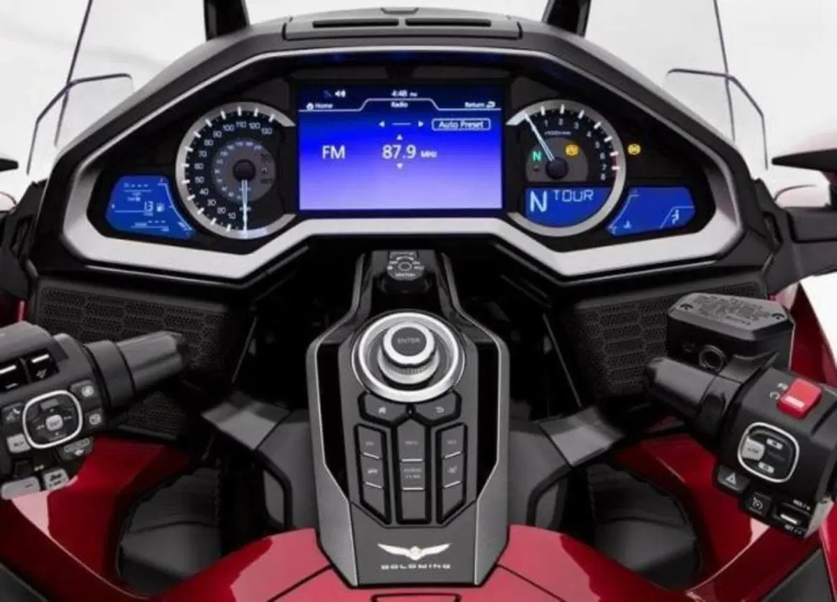 Nuova Honda Gold Wing 2018. Prime foto (8)