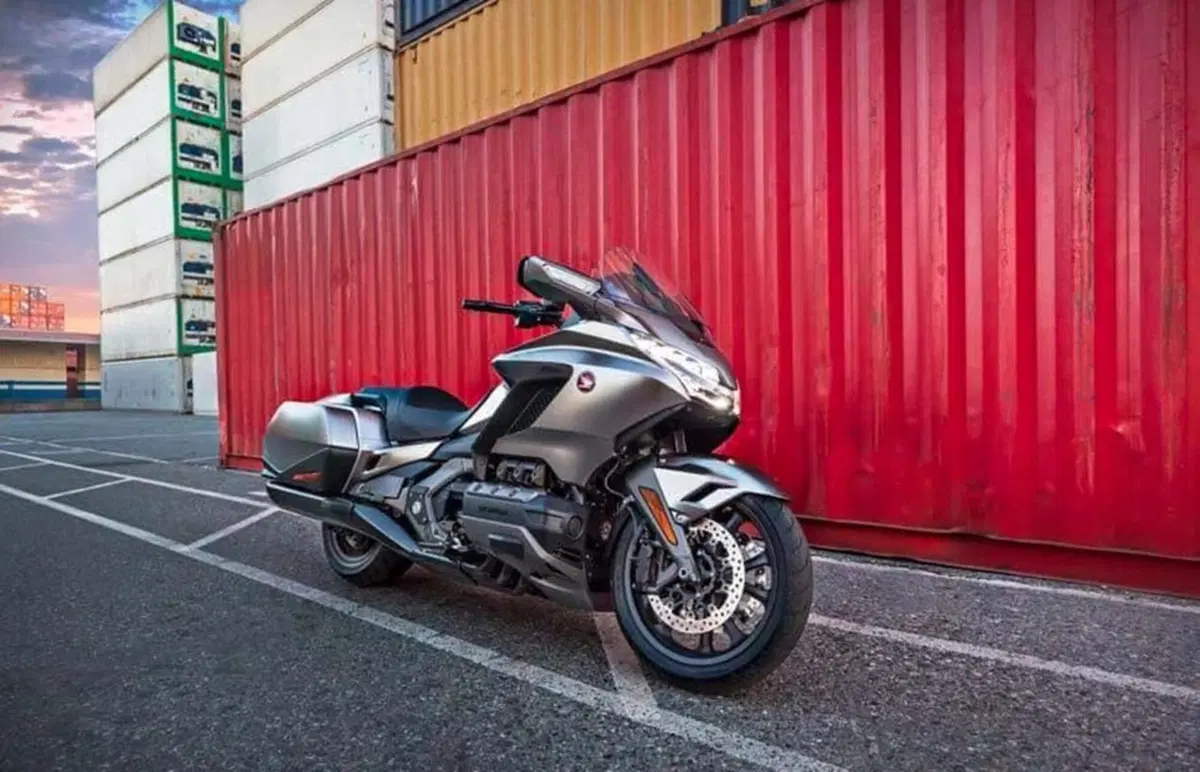 Nuova Honda Gold Wing 2018. Prime foto