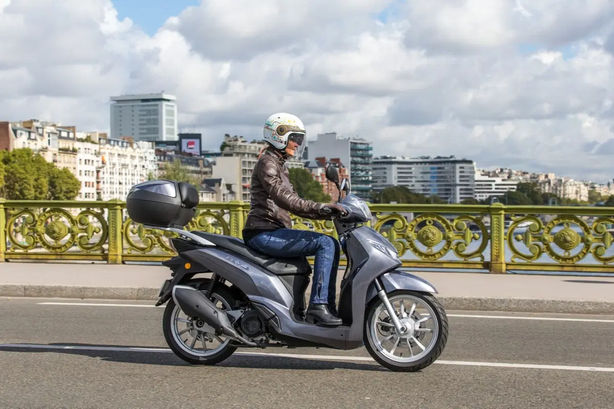 Peugeot Belville 125 e 200 (4)