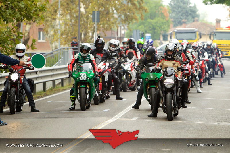 Tutti schierati per la partenza. Guardate il video in apertura per rendervi conto del rumore di scarico della Paton di Bonetti...