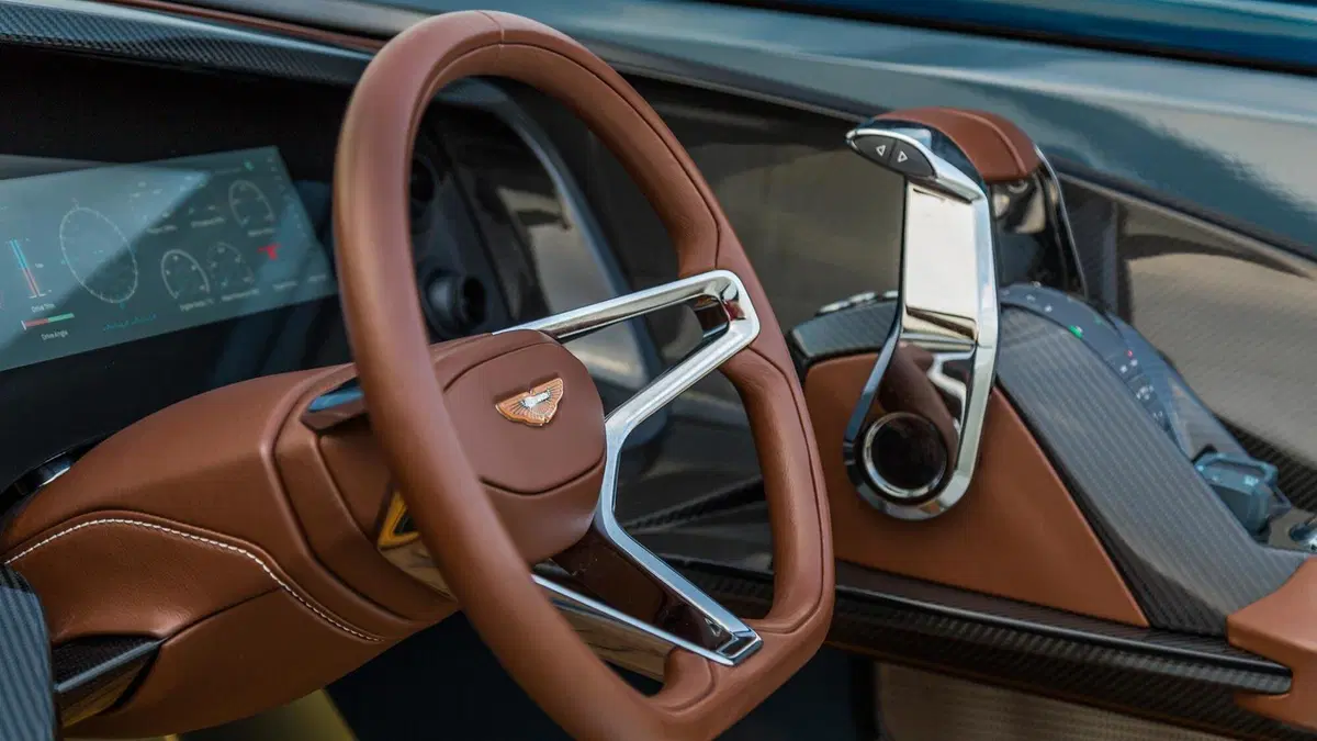 Aston Martin AM37, yacht da 1000 CV (6)