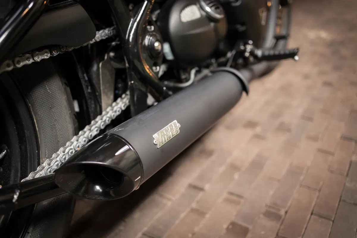 Triumph Bonneville Bobber Black