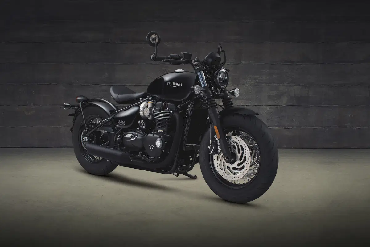 Triumph Bonneville Bobber Black (8)