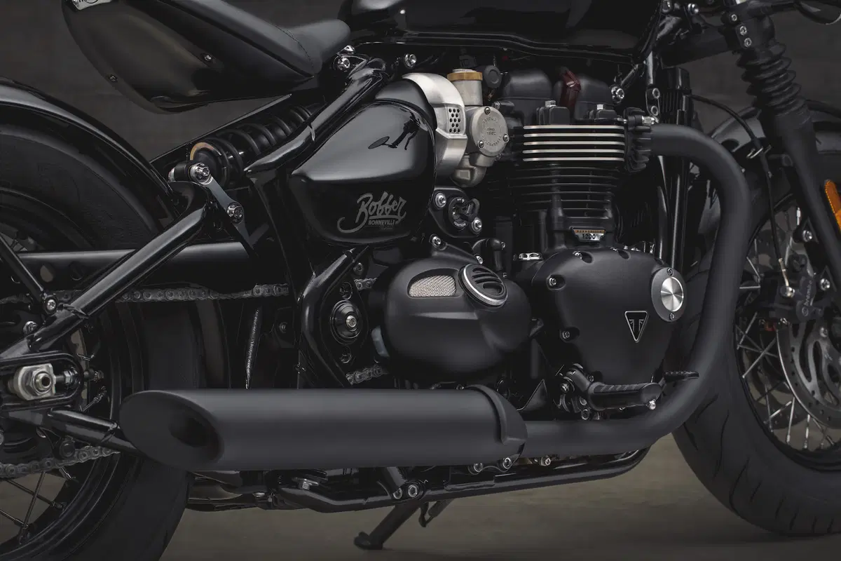 Triumph Bonneville Bobber Black (13)