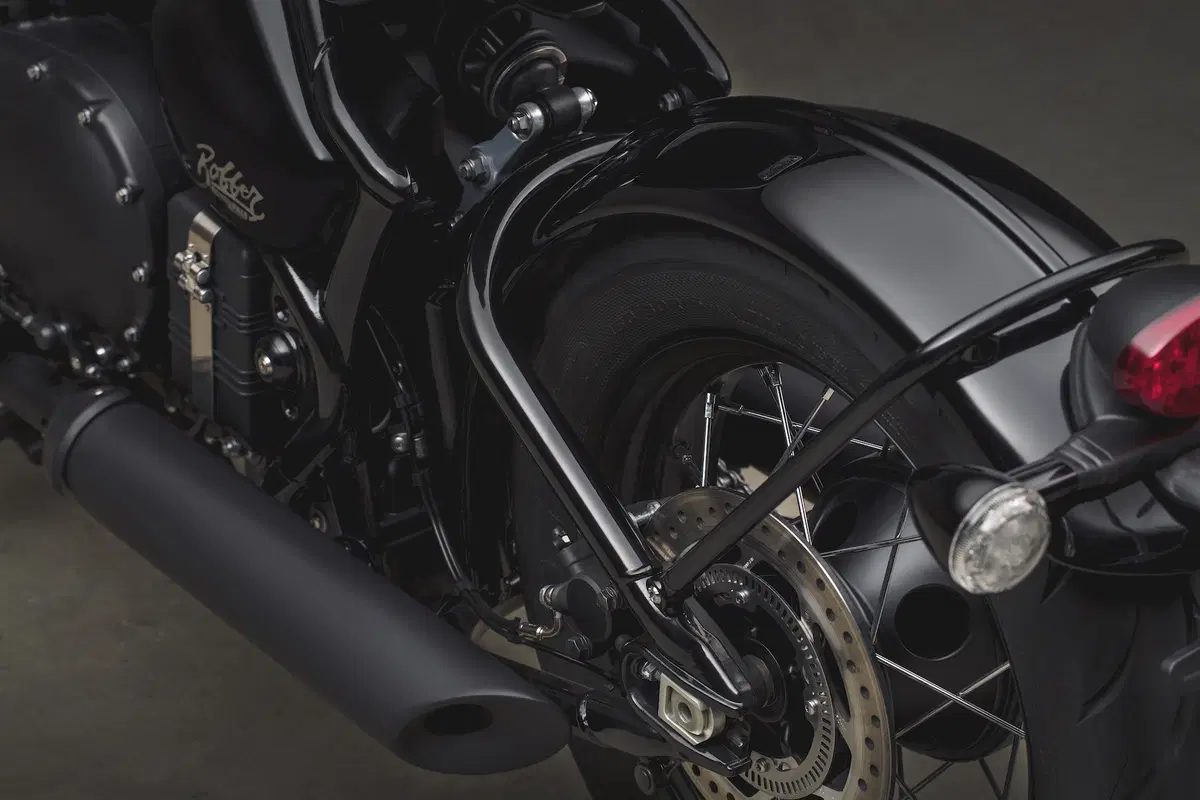 Triumph Bonneville Bobber Black (14)